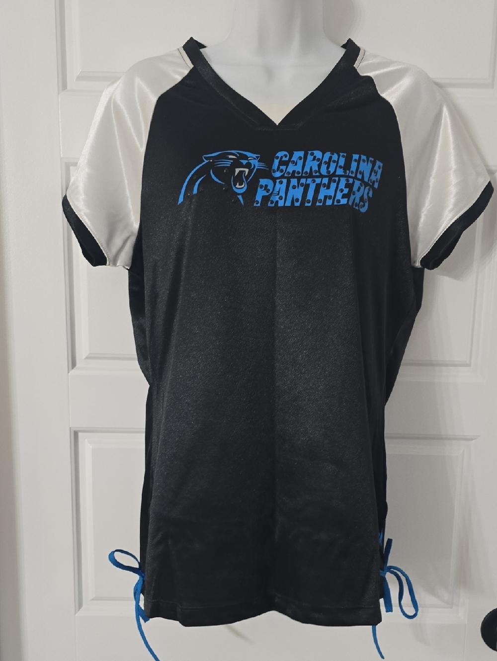 Carolina Panthers Black and White V-Neck Fan Rhinestone Tee Size L